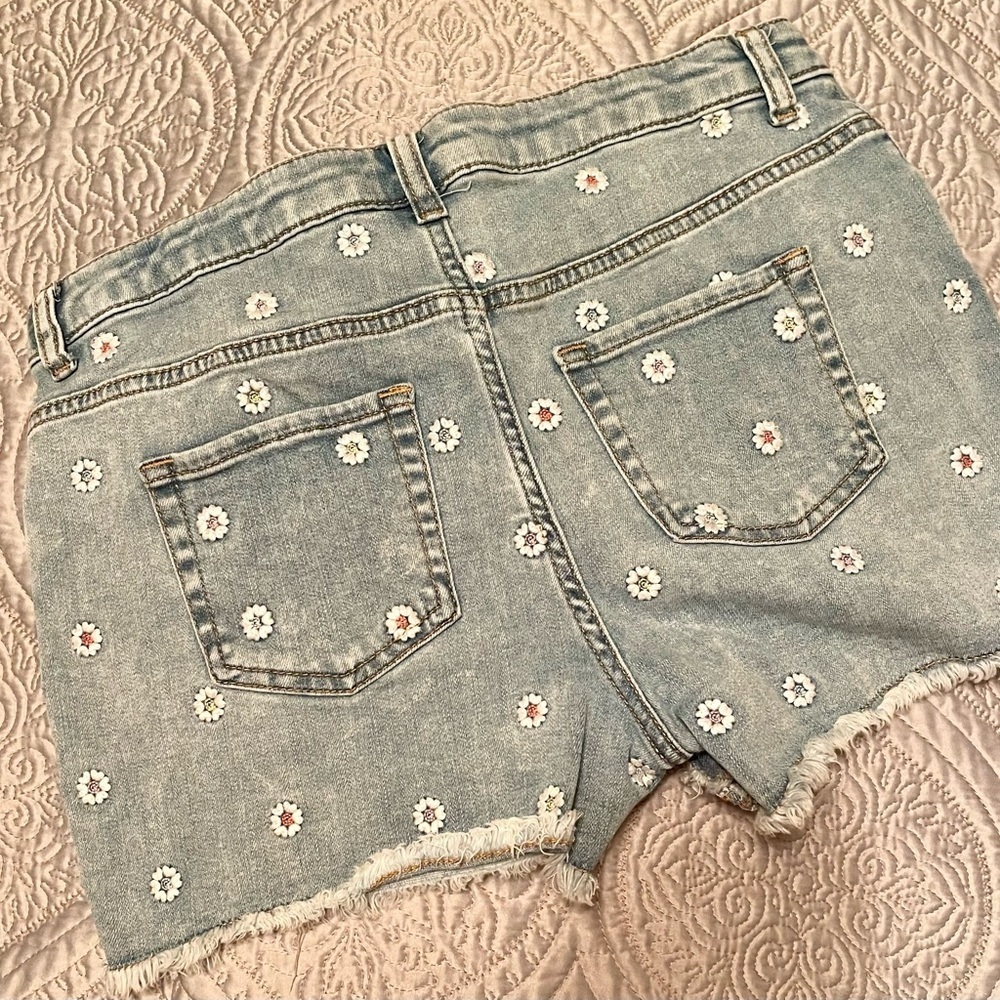 Cat & Jack denim shorts with embroidered flowers 5 pocket zip front shorts - Picture 3 of 4